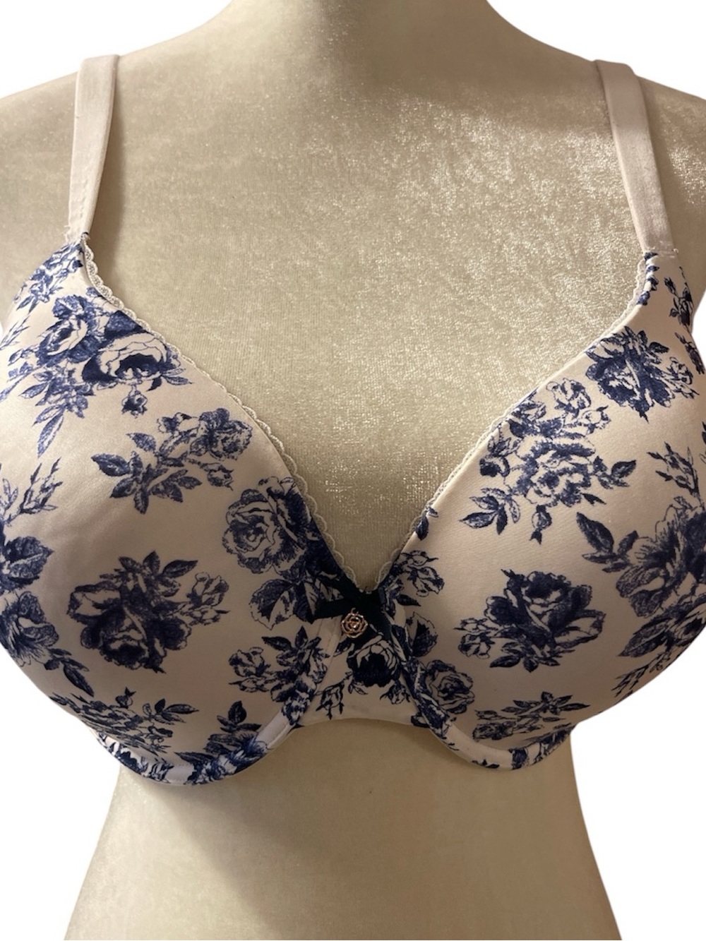 Victoria's Secret Body By Victoria Floral Underwire Bra